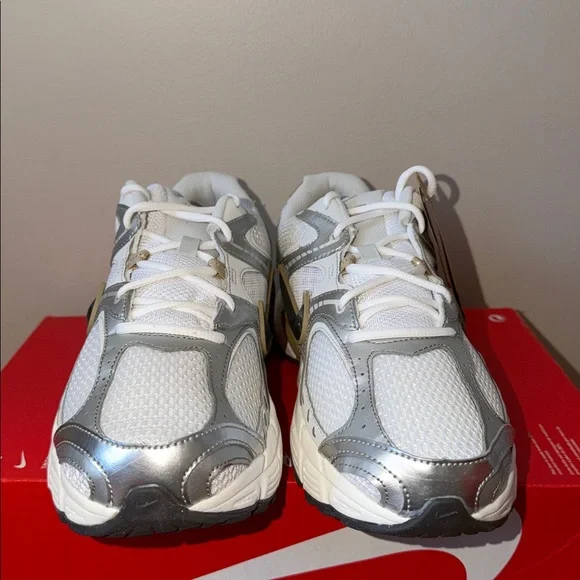 Nike V5 Runner White Silver HJ5228-102 Men’s Size 12